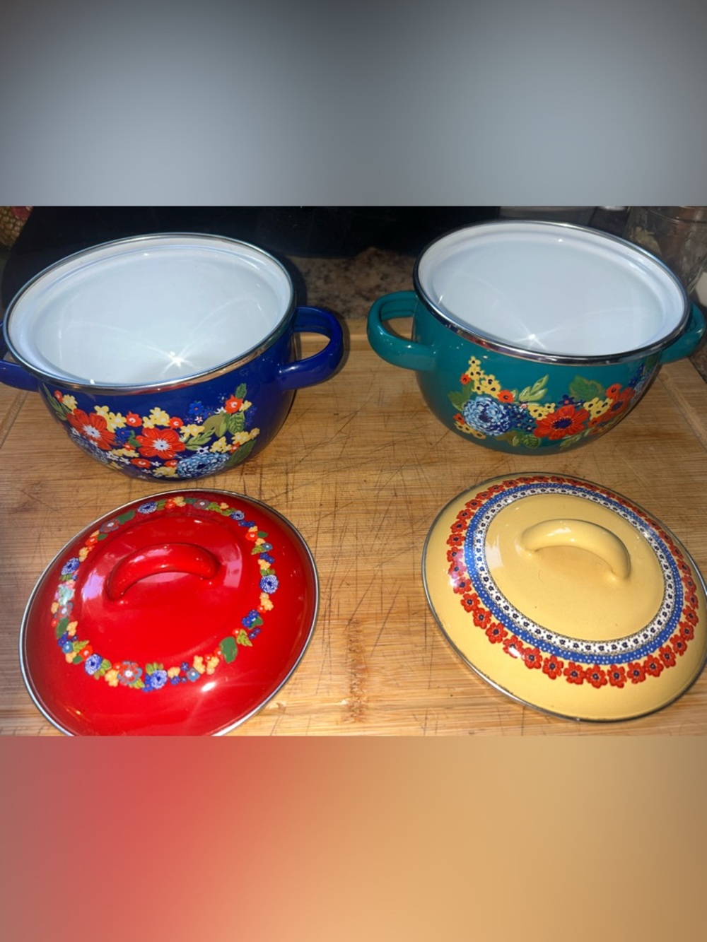 The pioneer Woman Dazzling Dahlias 1- Quart mini Dutch ovens set - Picture 2 of 4